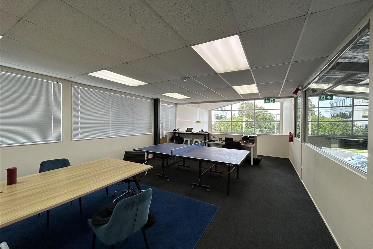 CBRE | High-Exposure Road Front Unit - Vista 5