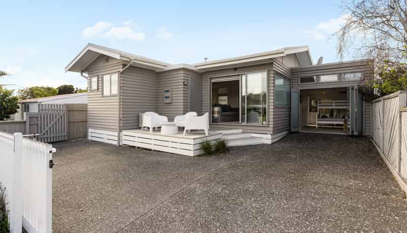 220A Ocean Road, Whangamata