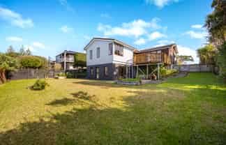 16 Halldene Terrace, Red Beach