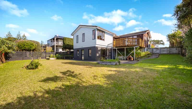 16 Halldene Terrace, Red Beach