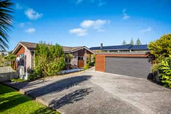 16 Halldene Terrace, Red Beach