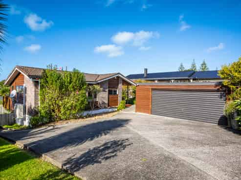 16 Halldene Terrace, Red Beach