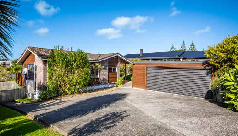 16 Halldene Terrace, Red Beach