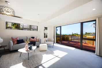 16 Halldene Terrace, Red Beach