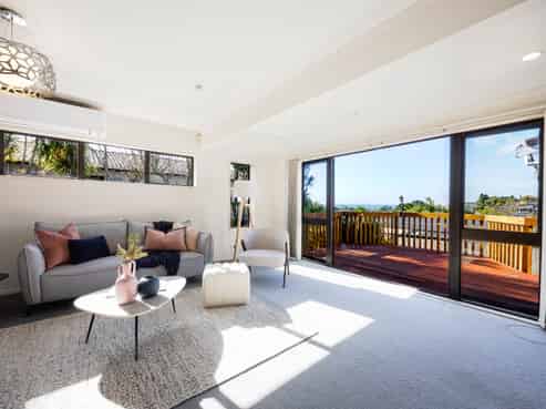 16 Halldene Terrace, Red Beach