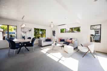 16 Halldene Terrace, Red Beach