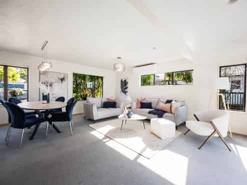 16 Halldene Terrace, Red Beach