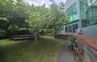 MODERN OFFICE WITH COURTYARD - 6 MONTHS RENT FREE
