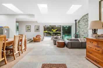 14 Hobbs Road, Matakatia