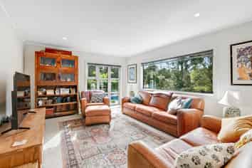 14 Hobbs Road, Matakatia