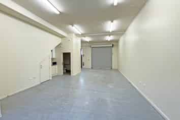 GROUND FLOOR COMMERCIAL UNIT FOR LEASE
