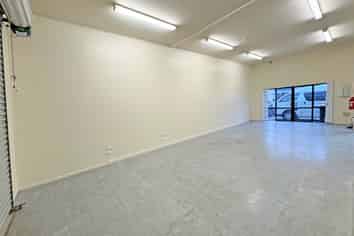 GROUND FLOOR COMMERCIAL UNIT FOR LEASE

