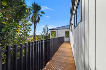 8a Cedar Terrace, Stanmore Bay