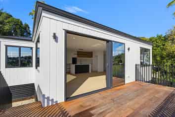 8a Cedar Terrace, Stanmore Bay