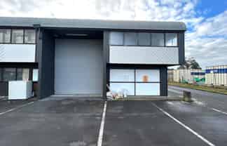 Affordable Wiri Warehouse with Amenities