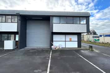 Affordable Wiri Warehouse with Amenities
