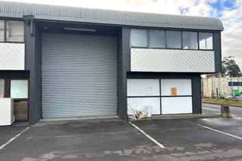 Affordable Wiri Warehouse with Amenities