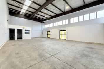 Affordable Wiri Warehouse with Amenities