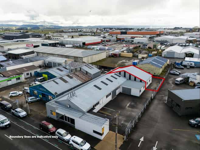Tidy industrial warehouse on Austin Street