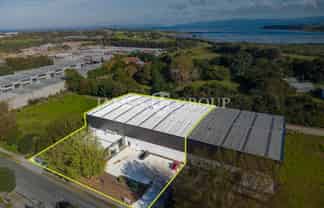 Brand New High-Stud Unit - Drive-Through Access