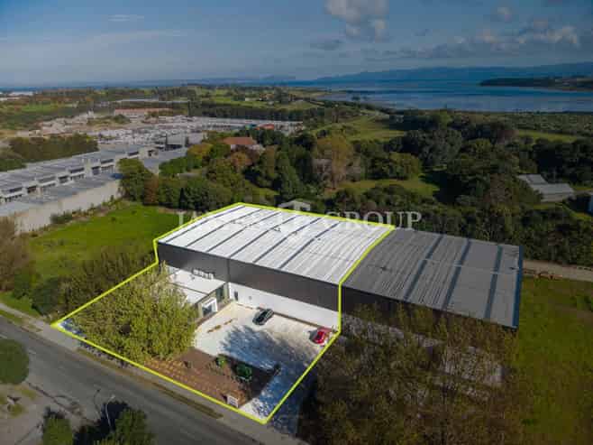 Brand New High-Stud Unit - Drive-Through Access