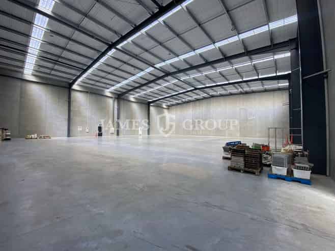 Brand New High-Stud Unit - Drive-Through Access