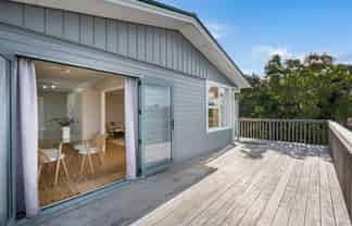 897 East Coast Road, Northcross