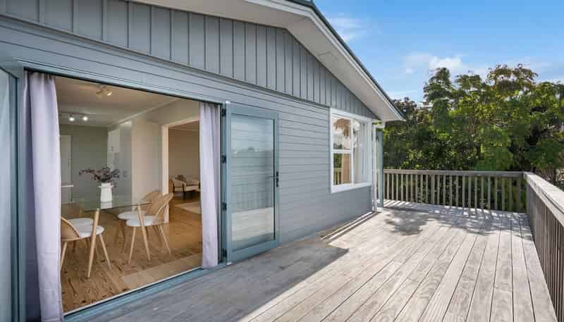 897 East Coast Road, Northcross