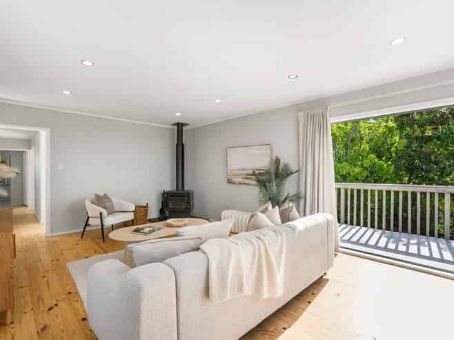 897 East Coast Road, Northcross