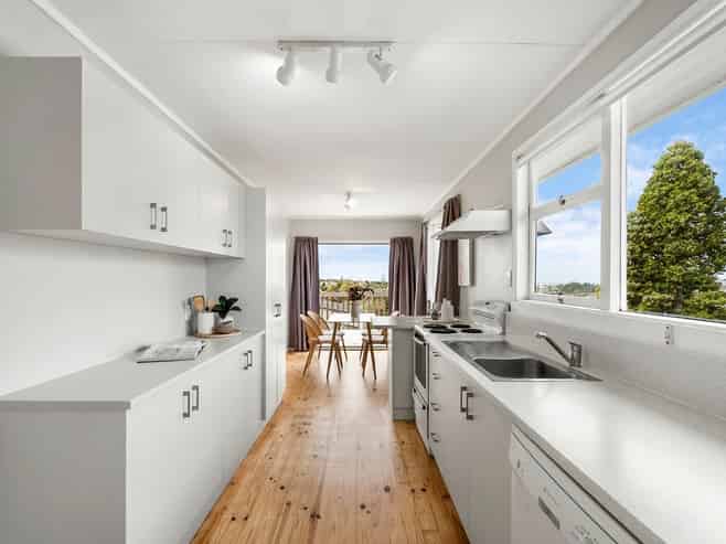 897 East Coast Road, Northcross