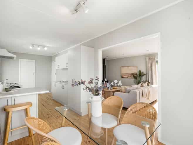 897 East Coast Road, Northcross
