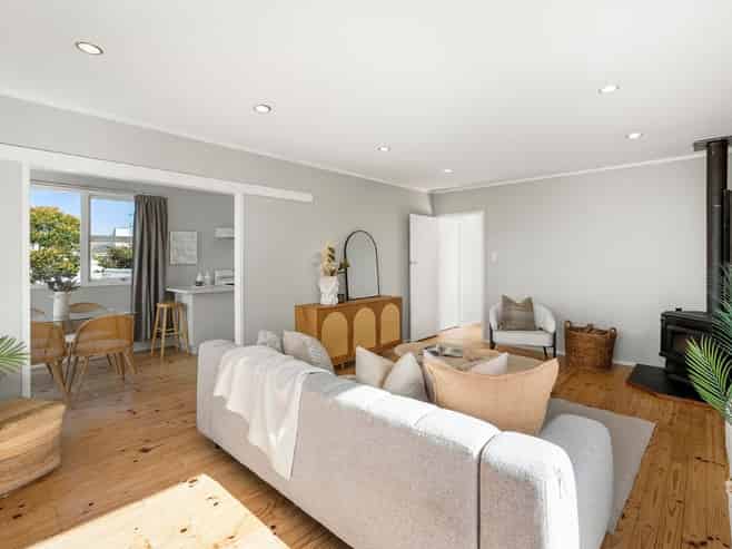 897 East Coast Road, Northcross