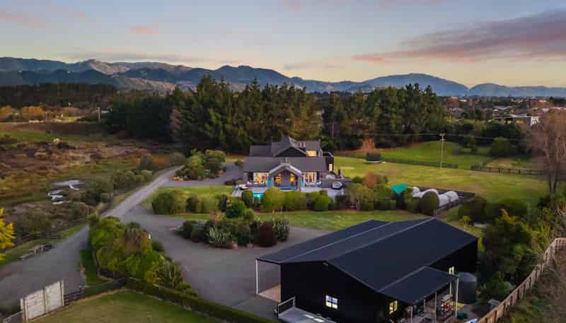 2 Otaihanga Road, Paraparaumu Beach