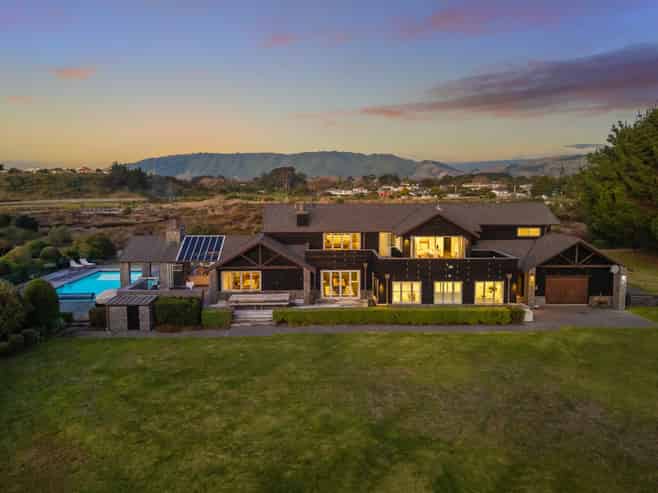 2 Otaihanga Road, Paraparaumu Beach