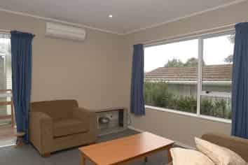 Studio/64f Leinster Av, Raumati South