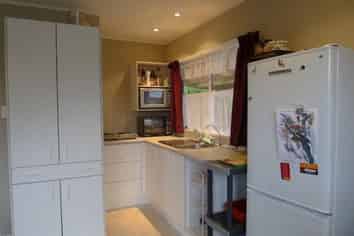 Studio/64f Leinster Av, Raumati South