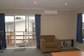 Studio/64f Leinster Av, Raumati South