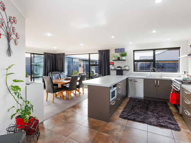 12 Lorenzo Place, Kelvin Grove