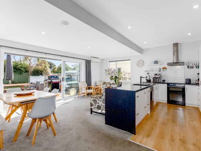 64 Oroua Street, Eastbourne