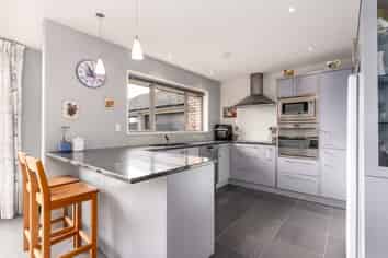 8 Saddleback Green, Halswell