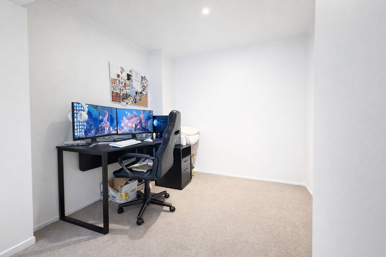 Sunny 1-Bedroom + Study Apartment with Car Park & Facilities – další