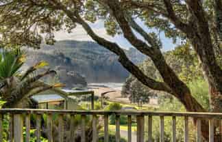 122A Oratia Place, Onemana