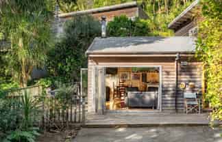122A Oratia Place, Onemana