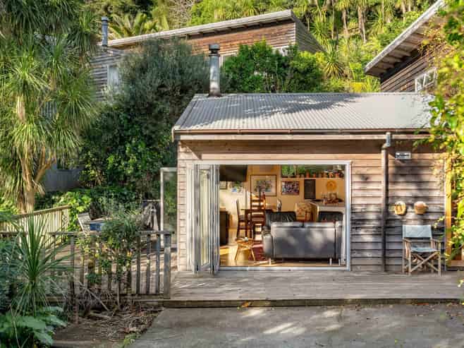 122A Oratia Place, Onemana