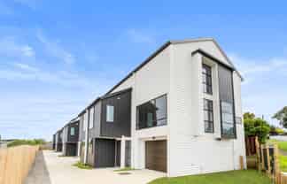 27 Hayr Road, Three Kings