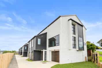 27 Hayr Road, Three Kings