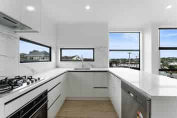 27 Hayr Road, Three Kings