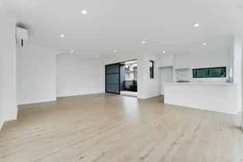 27 Hayr Road, Three Kings