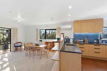 2D Feary Crescent, Takaka