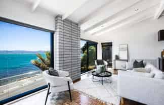 725 Marine Drive, Days Bay, Eastbourne